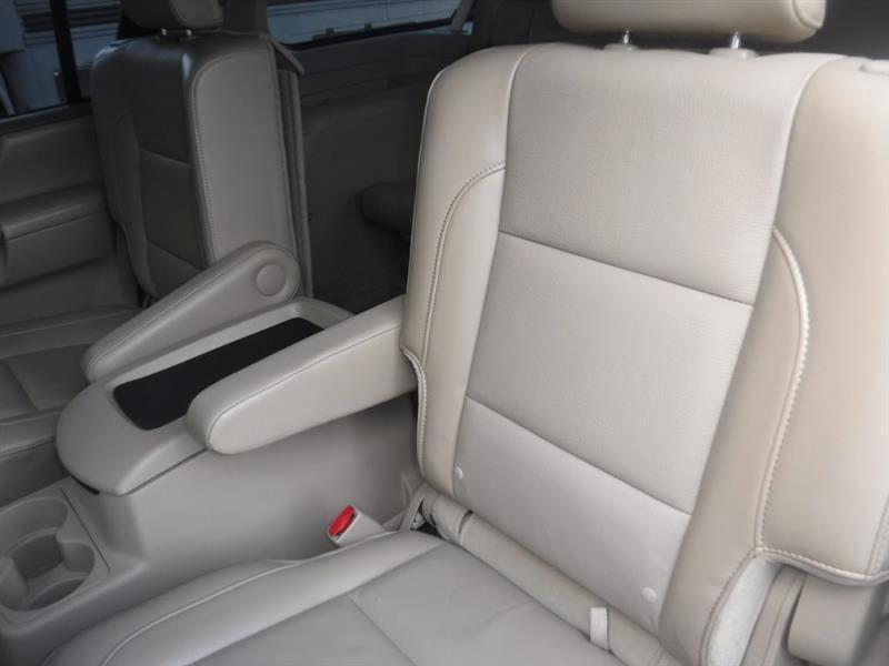 Nissan Armada Platinum 2WD 2011