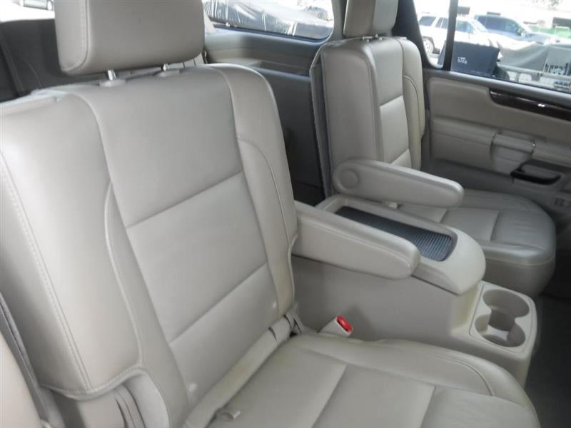 Nissan Armada Platinum 2WD 2011