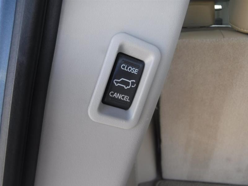 Nissan Armada Platinum 2WD 2011