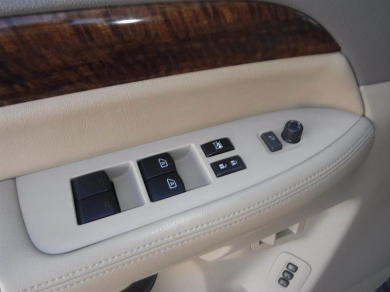 Nissan Armada Platinum 2WD 2011