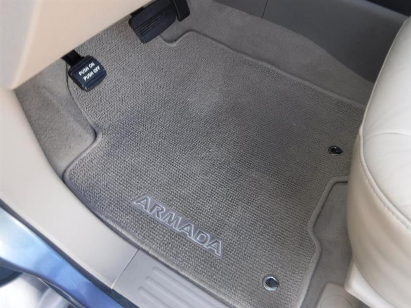 Nissan Armada Platinum 2WD 2011