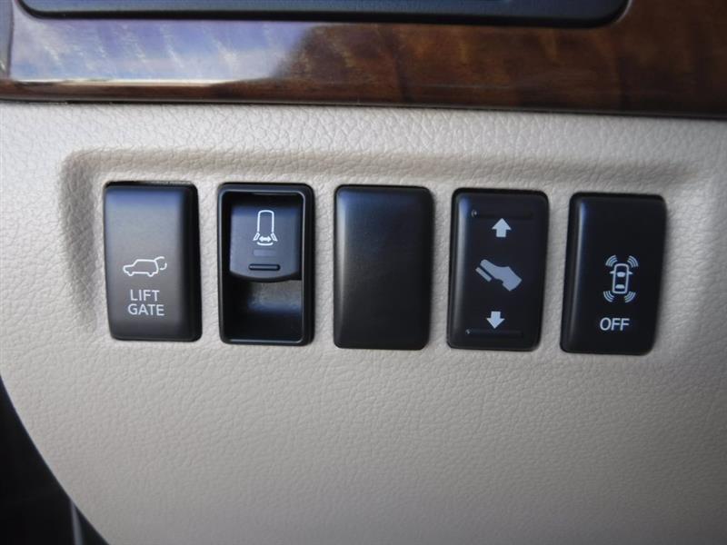 Nissan Armada Platinum 2WD 2011