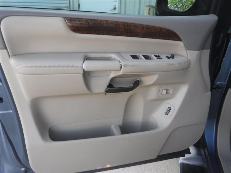 Nissan Armada Platinum 2WD 2011