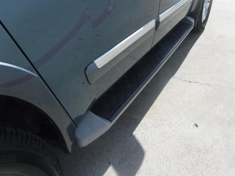 Nissan Armada Platinum 2WD 2011