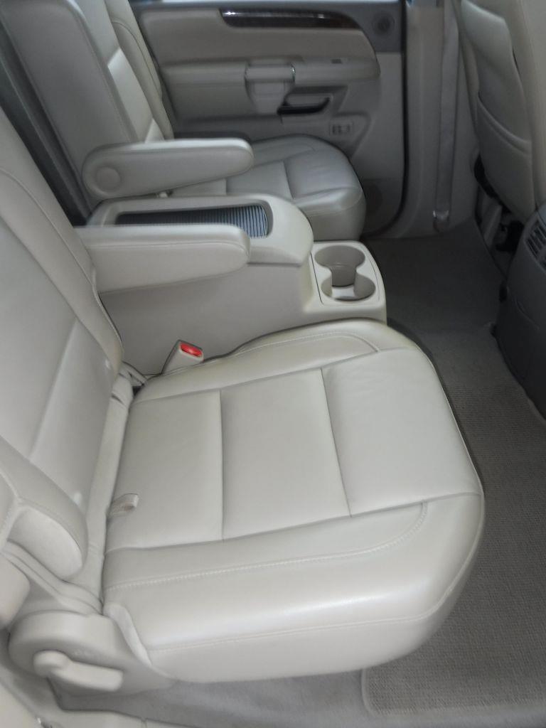 Nissan Armada Platinum 2WD 2011