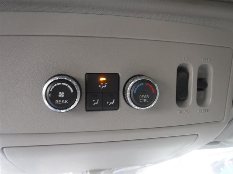 Nissan Armada Platinum 2WD 2011