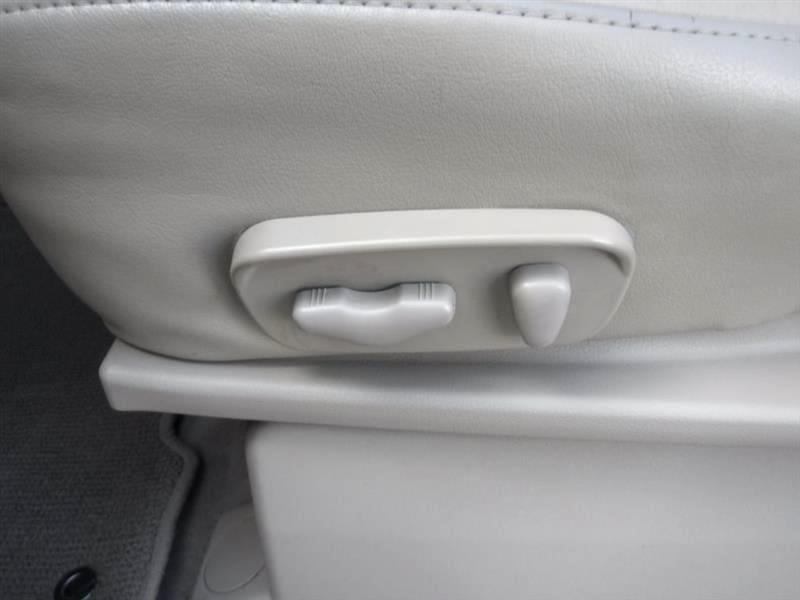 Nissan Armada Platinum 2WD 2011