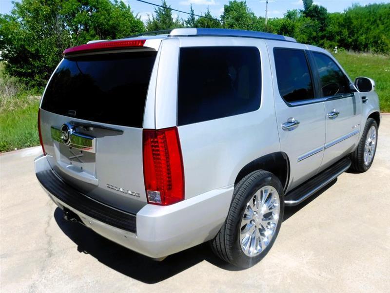 Cadillac Escalade AWD Luxury 2011