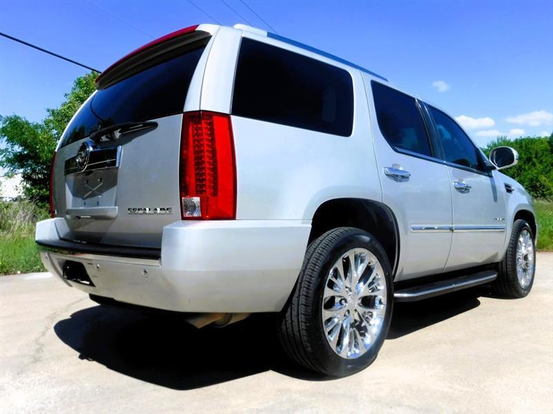 Cadillac Escalade AWD Luxury 2011