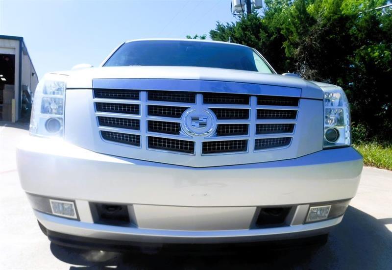 Cadillac Escalade AWD Luxury 2011