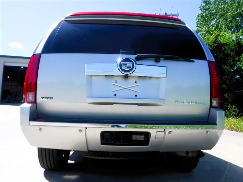 Cadillac Escalade AWD Luxury 2011