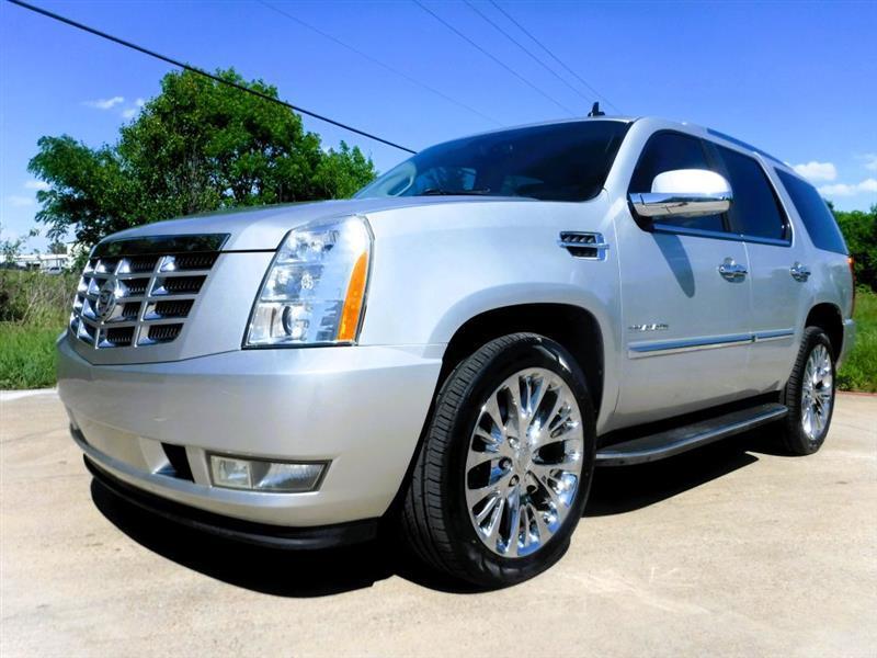 Cadillac Escalade AWD Luxury 2011