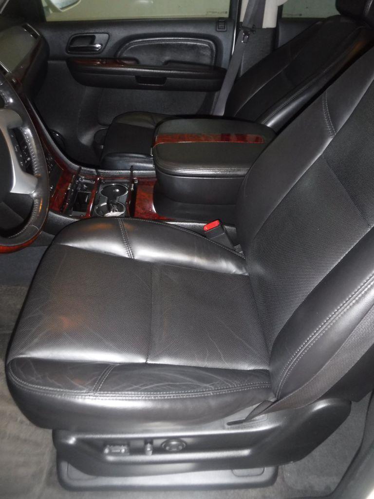 Cadillac Escalade AWD Luxury 2011