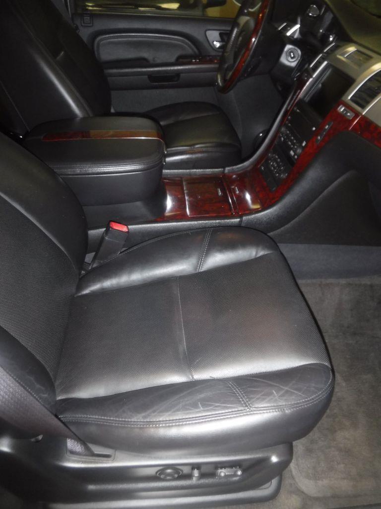 Cadillac Escalade AWD Luxury 2011