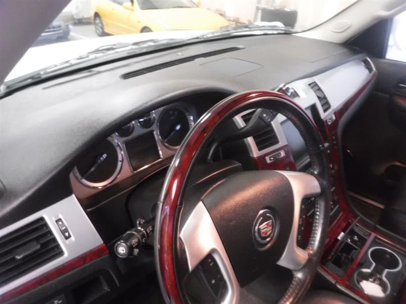 Cadillac Escalade AWD Luxury 2011