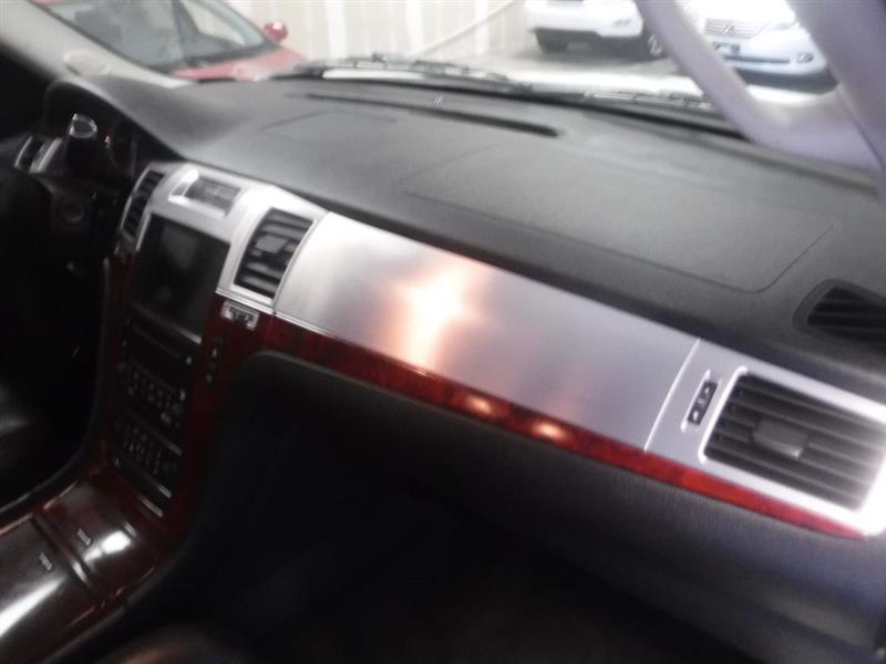 Cadillac Escalade AWD Luxury 2011