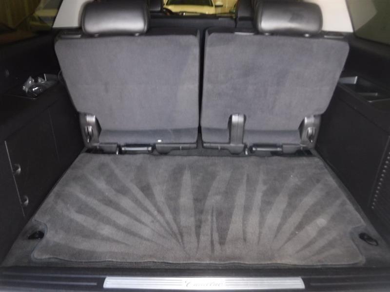 Cadillac Escalade AWD Luxury 2011