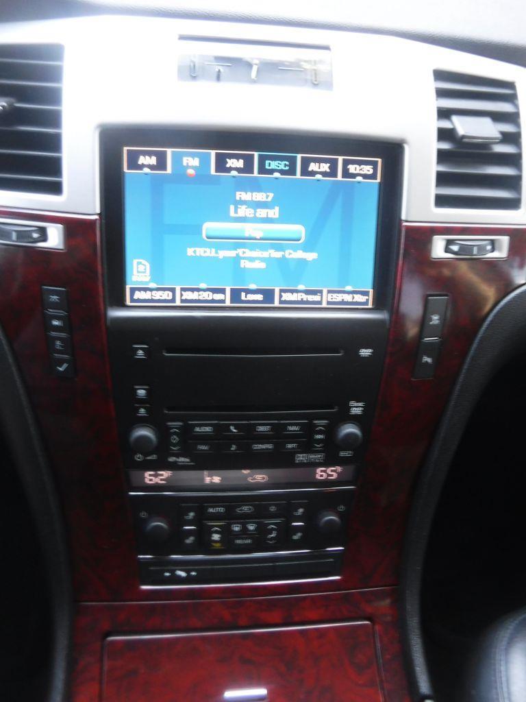 Cadillac Escalade AWD Luxury 2011