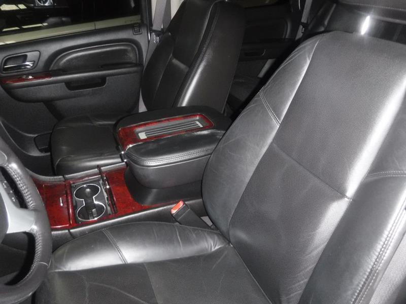 Cadillac Escalade AWD Luxury 2011