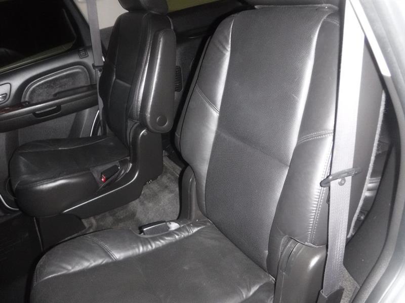 Cadillac Escalade AWD Luxury 2011
