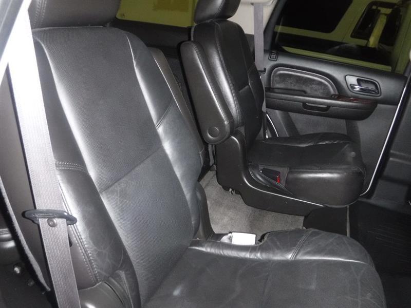 Cadillac Escalade AWD Luxury 2011