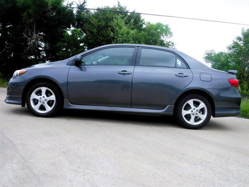 Toyota Corolla S 2011