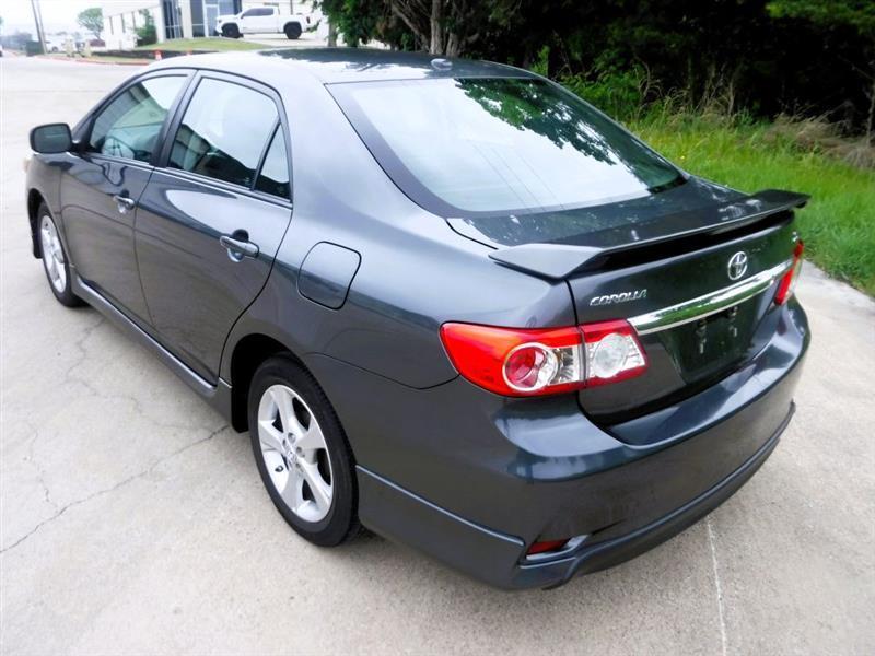 Toyota Corolla S 2011