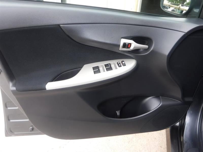 Toyota Corolla S 2011