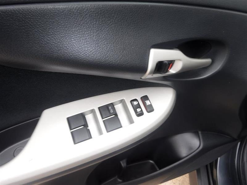 Toyota Corolla S 2011