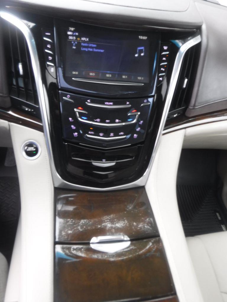 Cadillac Escalade ESV Premium 4WD 2017