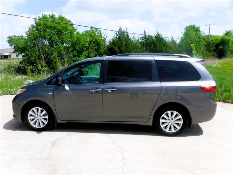 Toyota Sienna XLE 7-Passenger AWD 2017
