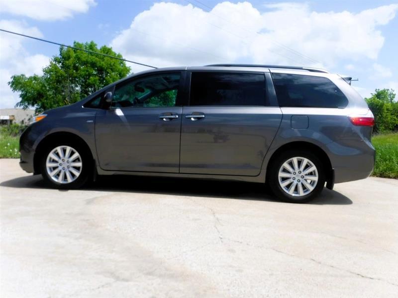 Toyota Sienna XLE 7-Passenger AWD 2017
