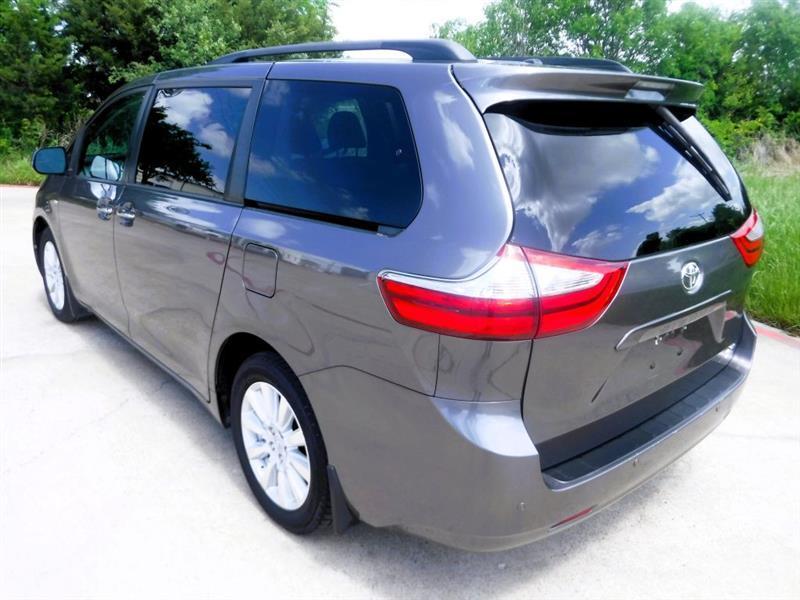 Toyota Sienna XLE 7-Passenger AWD 2017