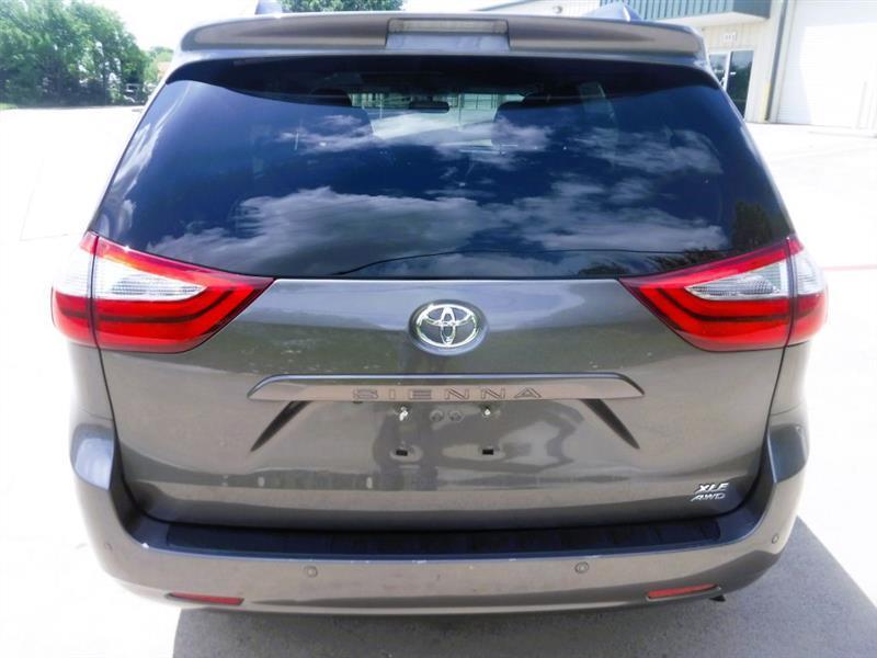 Toyota Sienna XLE 7-Passenger AWD 2017