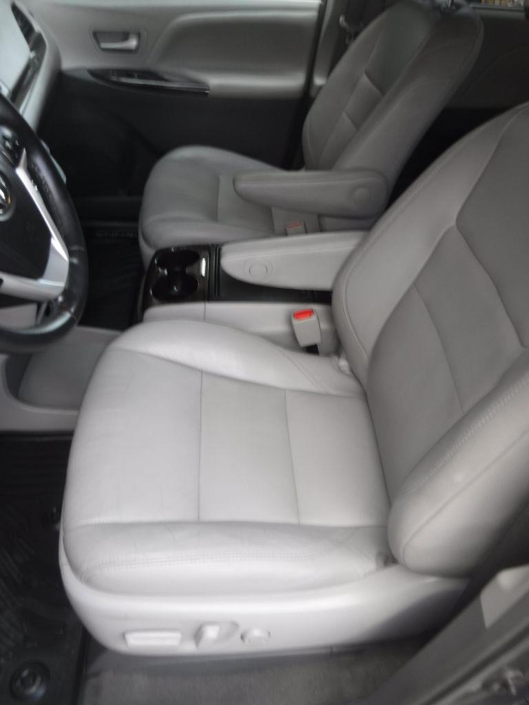 Toyota Sienna XLE 7-Passenger AWD 2017