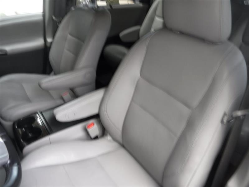 Toyota Sienna XLE 7-Passenger AWD 2017