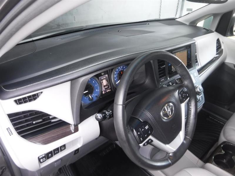 Toyota Sienna XLE 7-Passenger AWD 2017