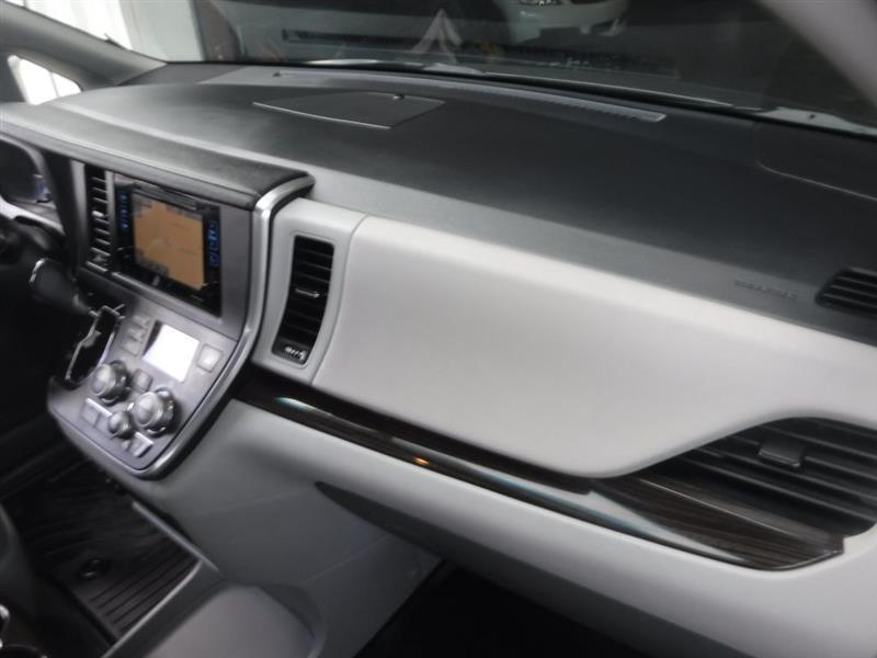Toyota Sienna XLE 7-Passenger AWD 2017