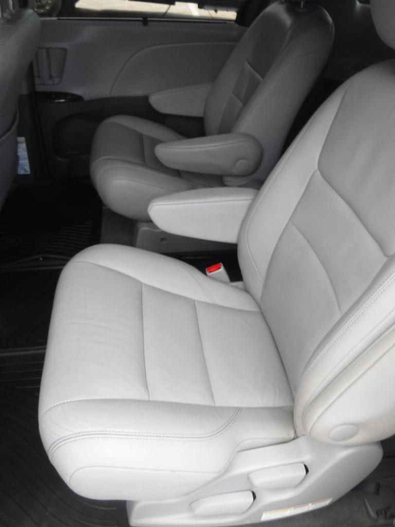 Toyota Sienna XLE 7-Passenger AWD 2017