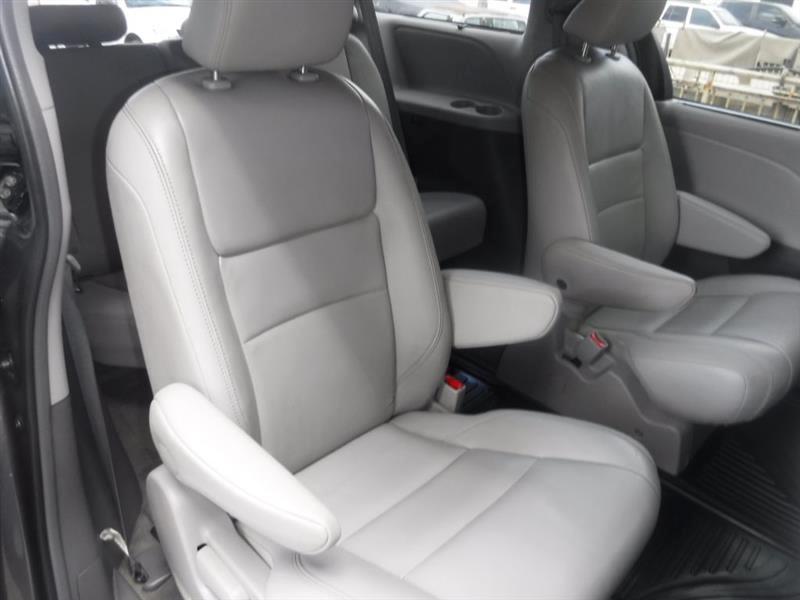Toyota Sienna XLE 7-Passenger AWD 2017