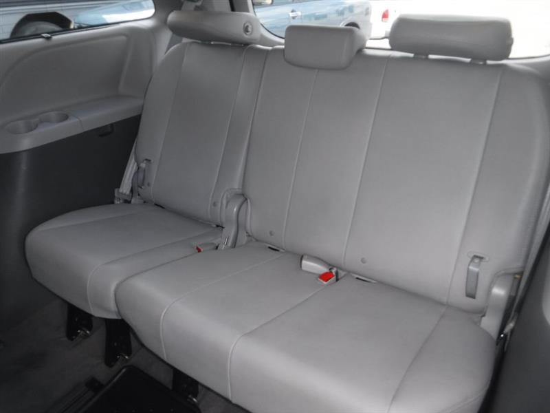 Toyota Sienna XLE 7-Passenger AWD 2017