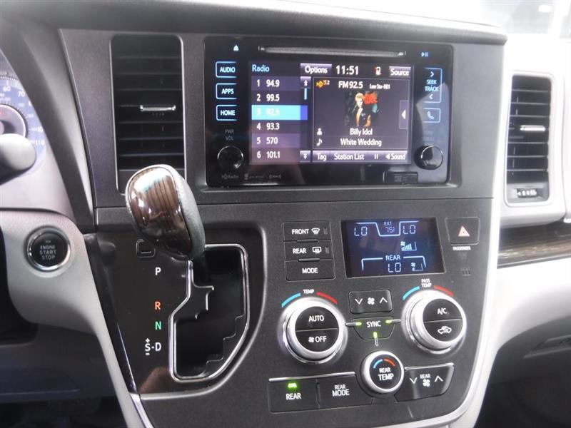 Toyota Sienna XLE 7-Passenger AWD 2017
