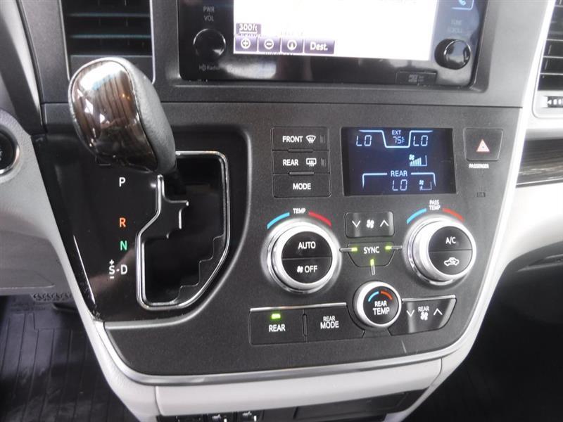 Toyota Sienna XLE 7-Passenger AWD 2017