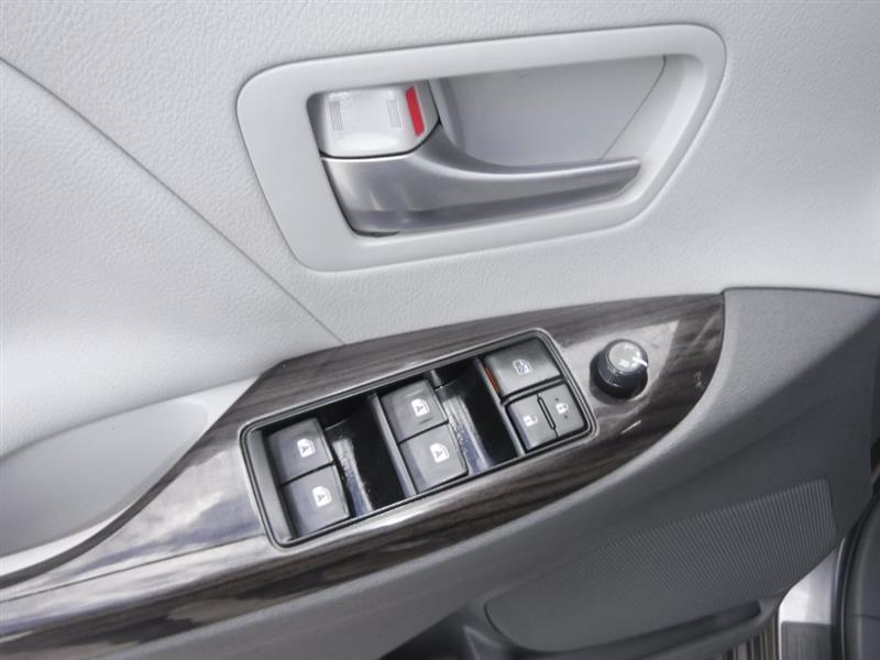 Toyota Sienna XLE 7-Passenger AWD 2017