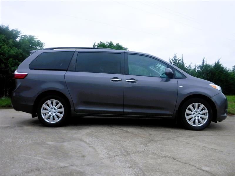 Toyota Sienna XLE 7-Passenger AWD 2017