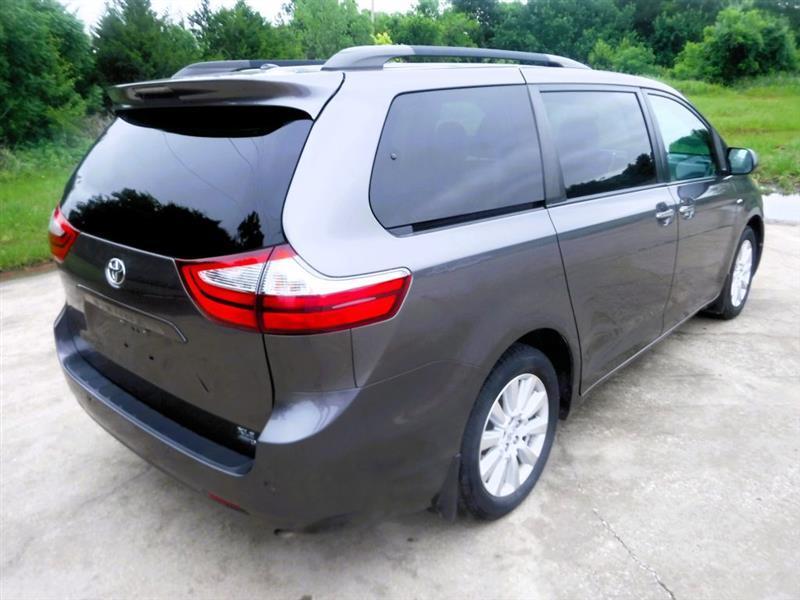 Toyota Sienna XLE 7-Passenger AWD 2017