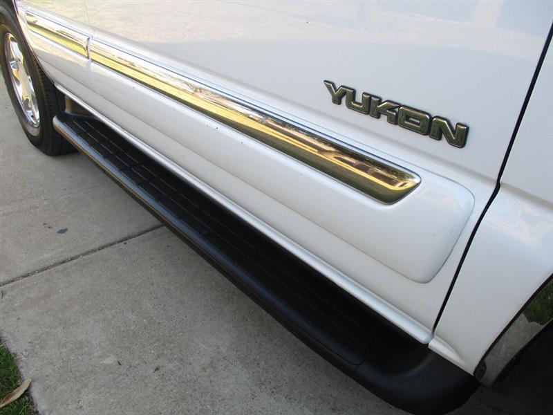 GMC Yukon SLT 4D SUV 4WD 2005