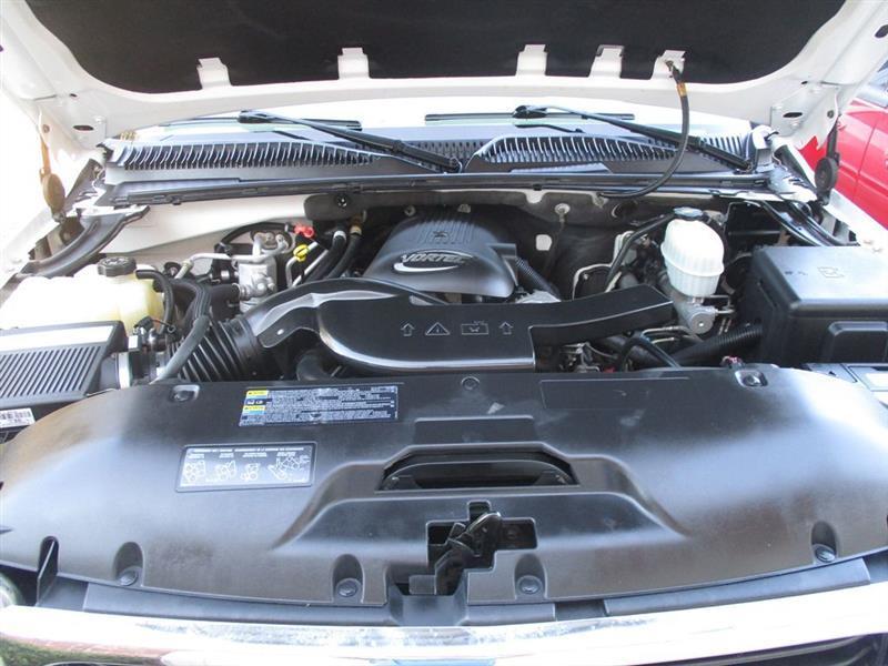 GMC Yukon SLT 4D SUV 4WD 2005