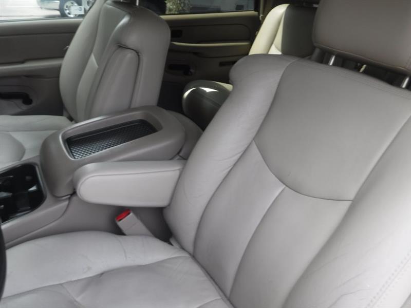 GMC Yukon SLT 4D SUV 4WD 2005