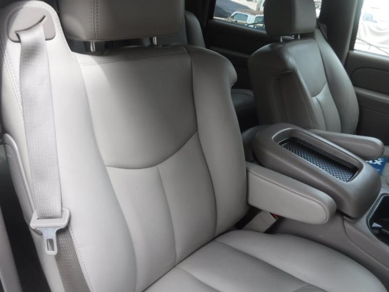 GMC Yukon SLT 4D SUV 4WD 2005